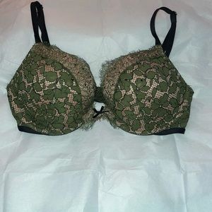 Victoria’s Secret bra 32D - NWOT